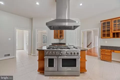 Kitchen - 16909 Harbour Town Dr, Ashton, MD 20861 photo 2 of 4