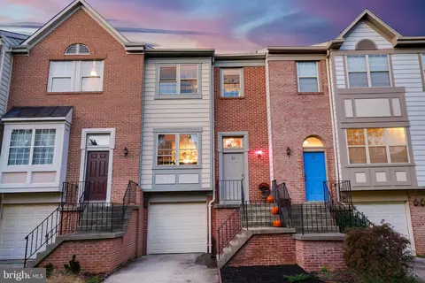 10 Martins Square Ln, Rockville, MD 20850