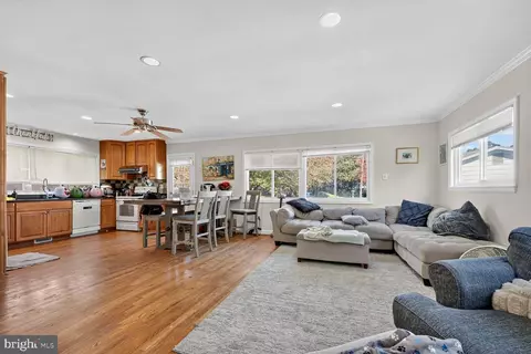 11901 Hunters Ln, Rockville, MD 20852
