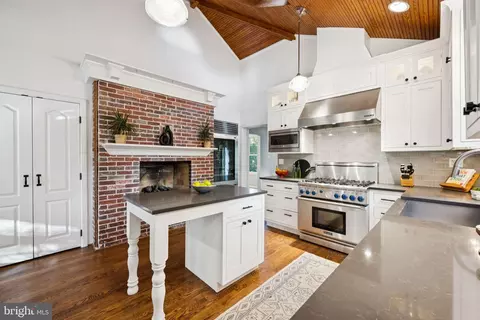Kitchen - 6 Spring Hill Ct, Chevy Chase, MD 20815 photo 2 of 2