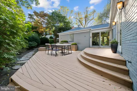 Exterior - 6 Spring Hill Ct, Chevy Chase, MD 20815 photo 2 of 4