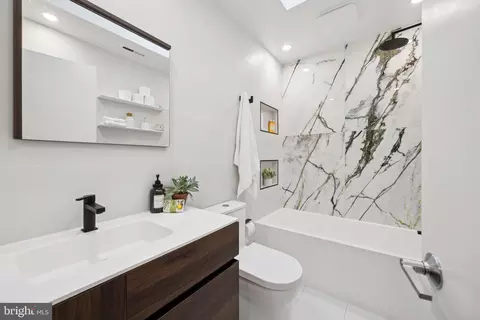 Bath - 6 Spring Hill Ct, Chevy Chase, MD 20815 photo 2 of 3