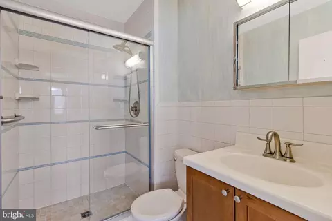 Bath - 14816 Stonegate Ter, Silver Spring, MD 20905 photo 5 of 8
