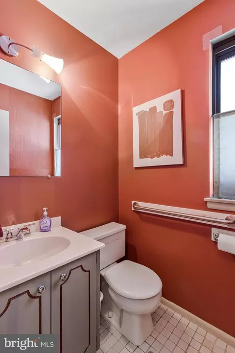 Bath - 14816 Stonegate Ter, Silver Spring, MD 20905 photo 2 of 8