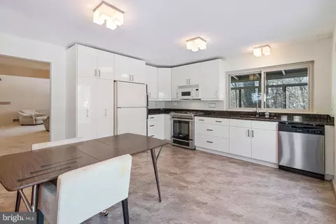 Kitchen - 14816 Stonegate Ter, Silver Spring, MD 20905 photo 2 of 2