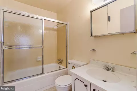 Bath - 14816 Stonegate Ter, Silver Spring, MD 20905 photo 3 of 8