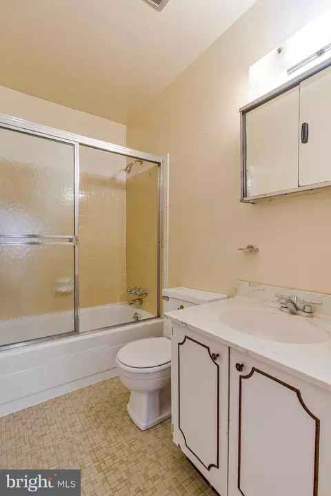 Bath - 14816 Stonegate Ter, Silver Spring, MD 20905 photo 4 of 8