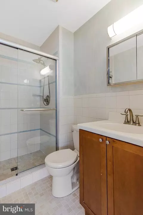 Bath - 14816 Stonegate Ter, Silver Spring, MD 20905 photo 6 of 8
