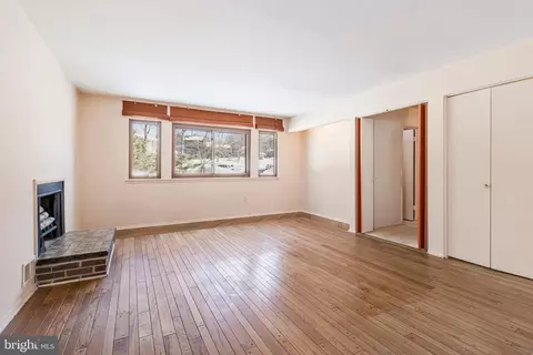 Living - 14816 Stonegate Ter, Silver Spring, MD 20905 photo 3 of 15