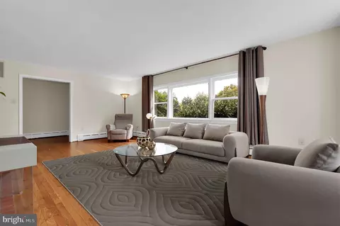 Living - 15211 Baughman Dr, Silver Spring, MD 20906 photo 2 of 5