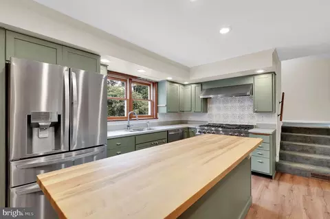 Kitchen - 15211 Baughman Dr, Silver Spring, MD 20906 photo 4 of 4