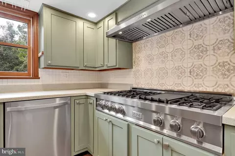 Kitchen - 15211 Baughman Dr, Silver Spring, MD 20906 photo 3 of 4