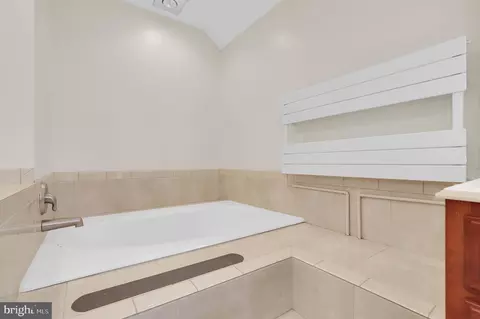 Bath - 15211 Baughman Dr, Silver Spring, MD 20906 photo 3 of 5