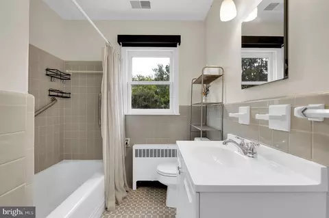 Bath - 15211 Baughman Dr, Silver Spring, MD 20906 photo 4 of 5