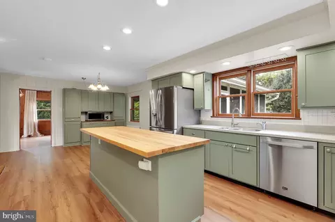 Kitchen - 15211 Baughman Dr, Silver Spring, MD 20906 photo 2 of 4