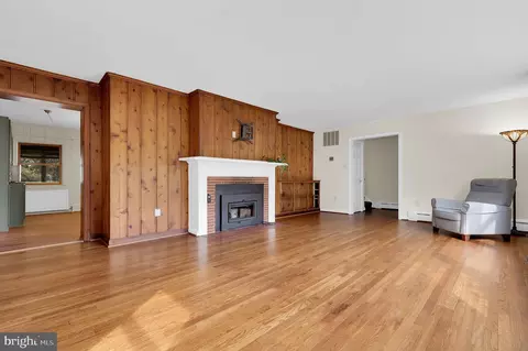 Living - 15211 Baughman Dr, Silver Spring, MD 20906 photo 3 of 5