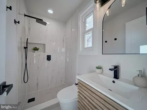Bath - 2906 Radius Rd, Silver Spring, MD 20902 photo 3 of 6