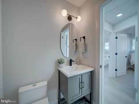 Bath - 2906 Radius Rd, Silver Spring, MD 20902 photo 2 of 6
