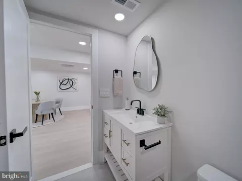 Bath - 2906 Radius Rd, Silver Spring, MD 20902 photo 6 of 6