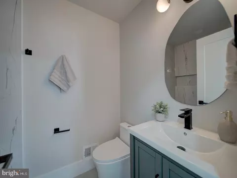 Bath - 2906 Radius Rd, Silver Spring, MD 20902 photo 1 of 6