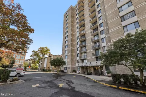 4 Monroe St #4-509, Rockville, MD 20850