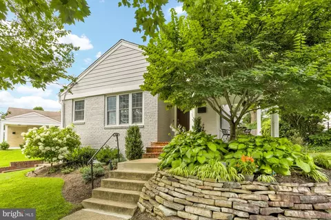 2611 Ross Rd, Chevy Chase, MD 20815