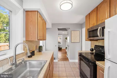 2405 Homestead Dr, Silver Spring, MD 20902 photo 13