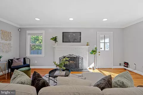 2405 Homestead Dr, Silver Spring, MD 20902 photo 6