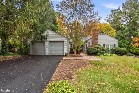 9836 Dellcastle Rd, Montgomery Village, MD 20886