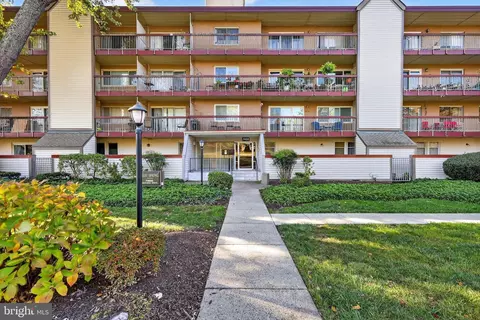 7400 Lakeview Dr #N203, Bethesda, MD 20817