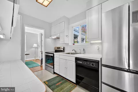 402 Hinsdale Ct, Silver Spring, MD 20901 photo 9