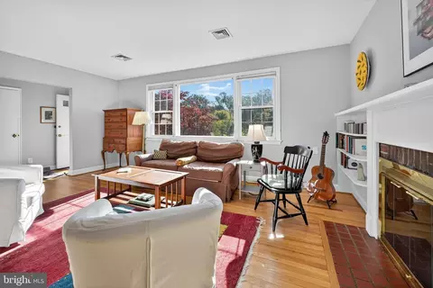 402 Hinsdale Ct, Silver Spring, MD 20901 photo 4