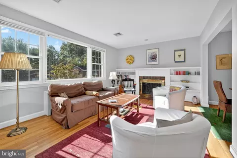 402 Hinsdale Ct, Silver Spring, MD 20901 photo 3