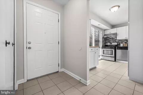 2480 Sun Valley Cir #8-D, Silver Spring, MD 20906 photo 4