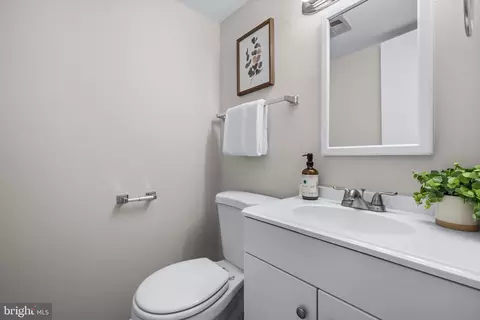 2480 Sun Valley Cir #8-D, Silver Spring, MD 20906 photo 12