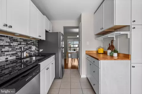 2480 Sun Valley Cir #8-D, Silver Spring, MD 20906 photo 8