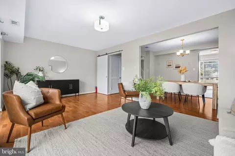 2480 Sun Valley Cir #8-D, Silver Spring, MD 20906