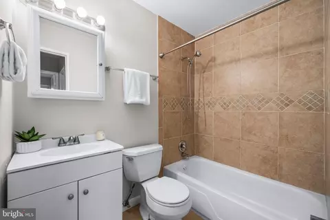 2480 Sun Valley Cir #8-D, Silver Spring, MD 20906 photo 36