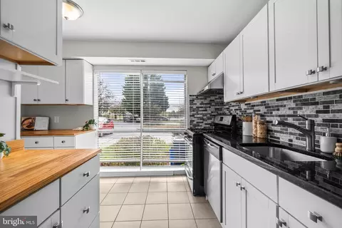 2480 Sun Valley Cir #8-D, Silver Spring, MD 20906 photo 10