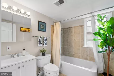 Bath - 14530 Sturtevant Rd, Silver Spring, MD 20905 photo 1 of 4