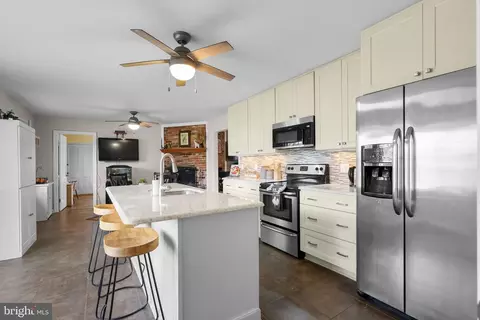 Kitchen - 14530 Sturtevant Rd, Silver Spring, MD 20905 photo 3 of 4