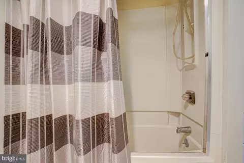Bath - 15101 Interlachen Dr #1-625, Silver Spring, MD 20906 photo 3 of 3