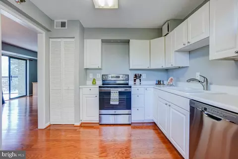 Kitchen - 15101 Interlachen Dr #1-625, Silver Spring, MD 20906 photo 2 of 2