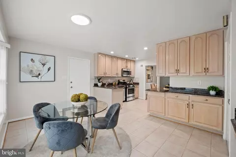 Dining - 14820 Cobblestone Dr, Silver Spring, MD 20905 photo 4 of 5
