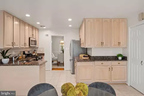 Kitchen - 14820 Cobblestone Dr, Silver Spring, MD 20905 photo 3 of 4