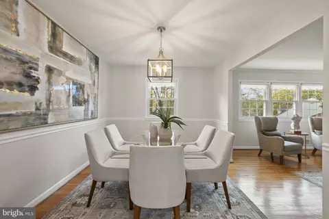 Dining - 14820 Cobblestone Dr, Silver Spring, MD 20905 photo 2 of 5