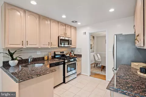 Kitchen - 14820 Cobblestone Dr, Silver Spring, MD 20905 photo 4 of 4
