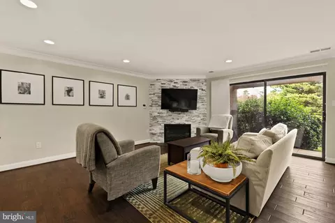 47 Dudley Ct #18, Bethesda, MD 20814