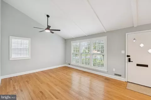 Living - 10109 Renfrew Rd, Silver Spring, MD 20901 photo 4 of 10