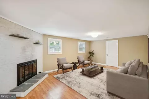 Living - 10109 Renfrew Rd, Silver Spring, MD 20901 photo 5 of 10